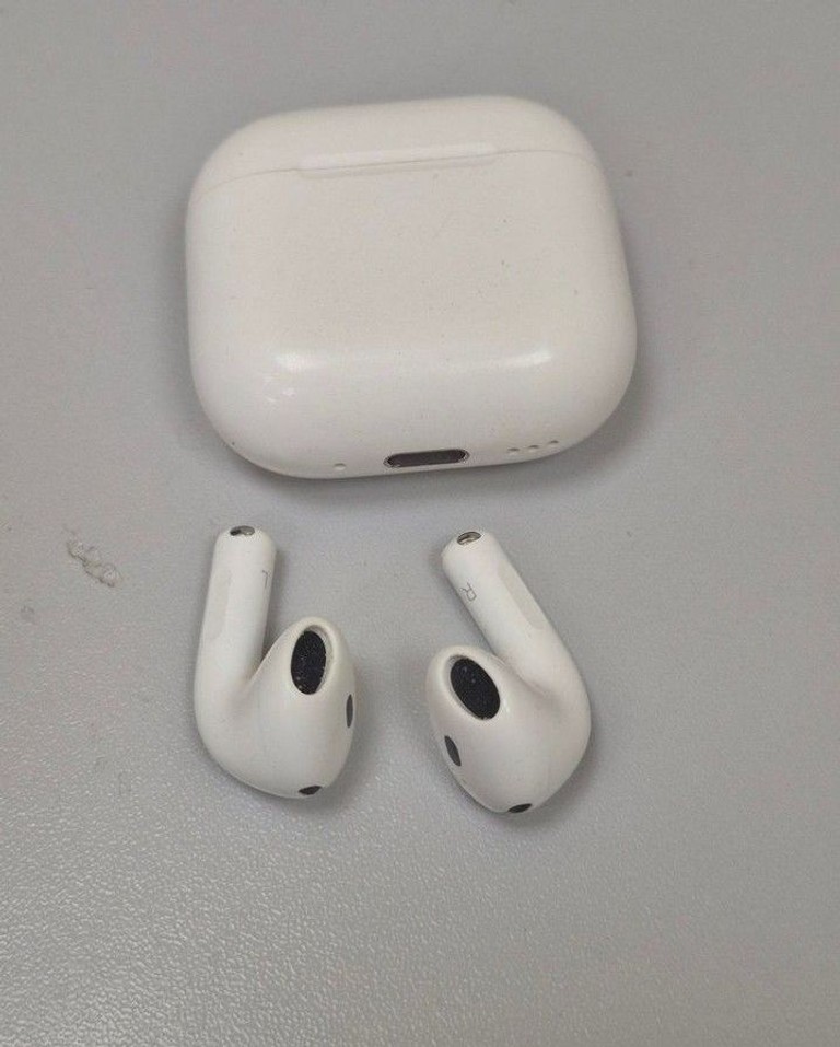 Дешево Apple airpods 4 with active noise cancellation з ломбарду