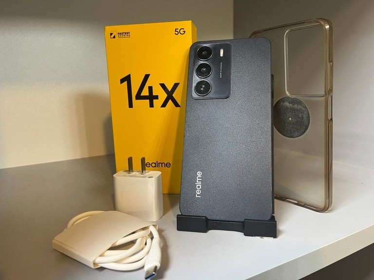 Купити Realme 14X 5G 8/256GB Carbon Black Б/У