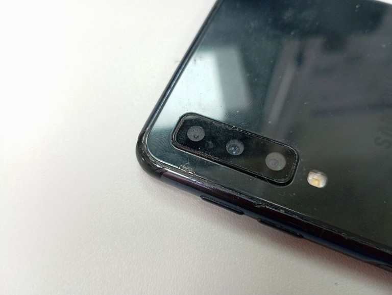 Дешиво Samsung galaxy a7 2018 4/64gb sm-a750 с ломбарда