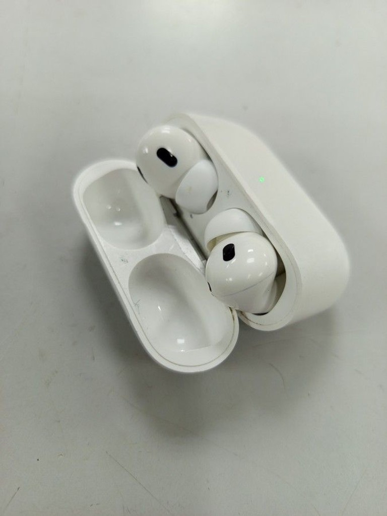 Дешево Apple airpods pro 2nd generation with magsafe charging case usb-c з ломбарду