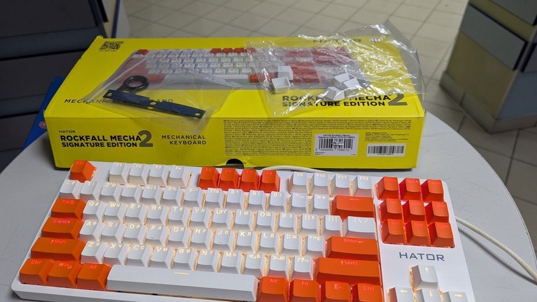 Купити Hator rockfall 2 mecha tkl Б/У