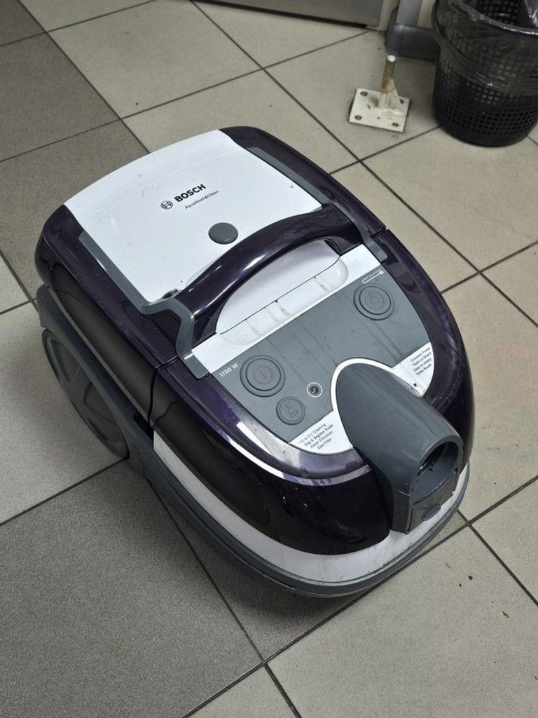 Купить Bosch Serie 4 AquaWash&Clean BWD41740 Б/У