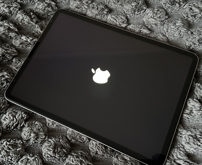 Купити Apple Ipad Pro (11-inch) (4th generation) Wi-Fi + Celluar model A2435 Б/У