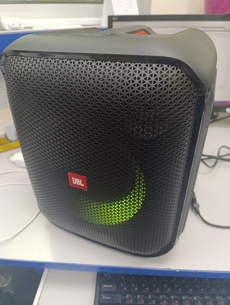 Купить Jbl partybox encore essential Б/У