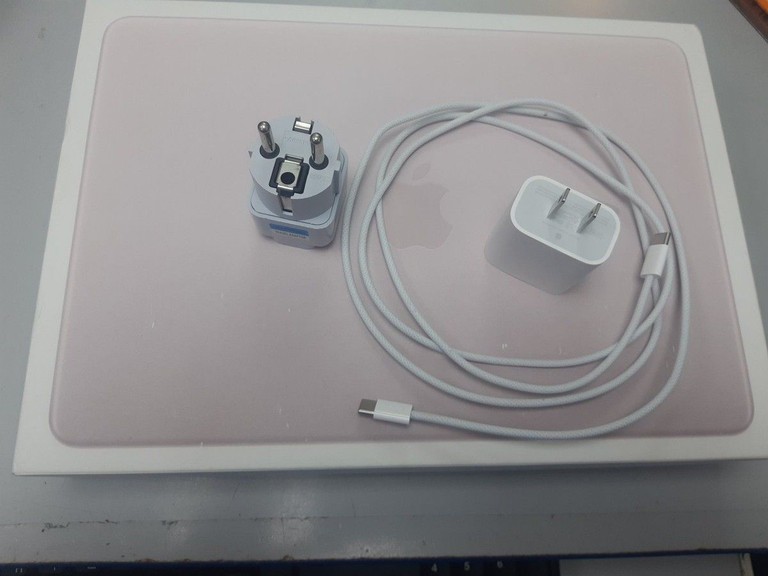 Купити Apple MacBook Neo 256GB Blush (MHFH4) Б/У