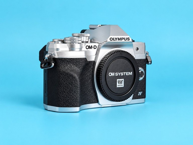 Купити Olympus OM-D E-M10 Mark IV kit Silver. Новий. Б/У