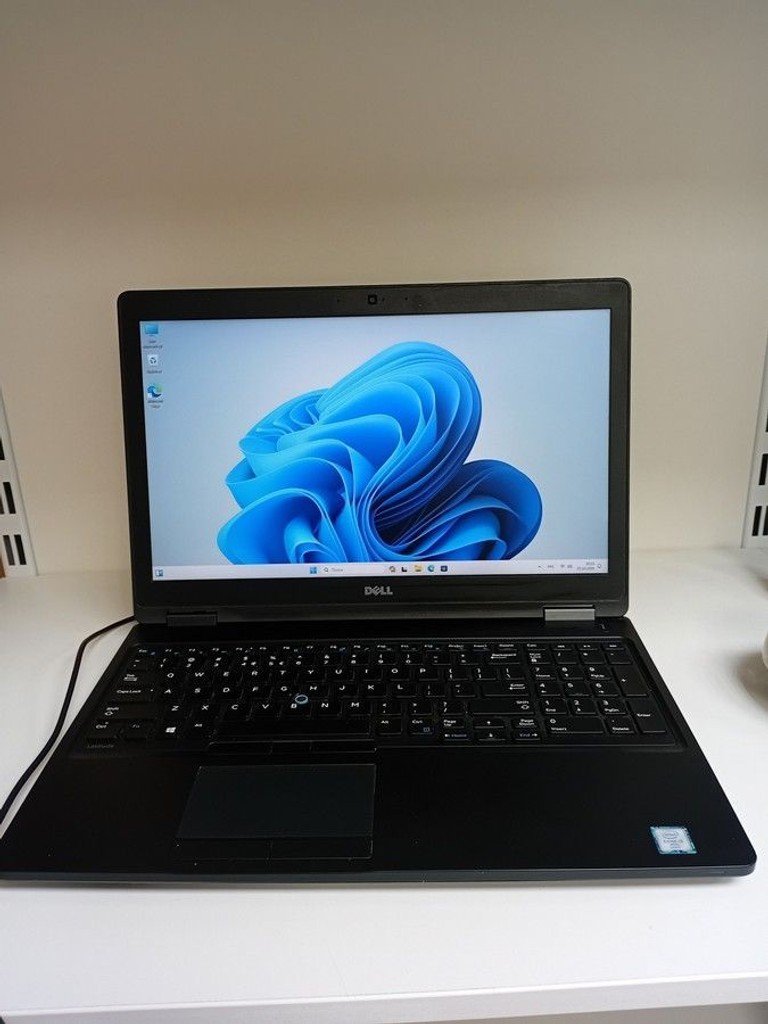 Купити Dell 15/core i5 6300u ddr3/8gb ddr3/hdd *відсутній/ssd 256 gb/*інтегрована Б/У