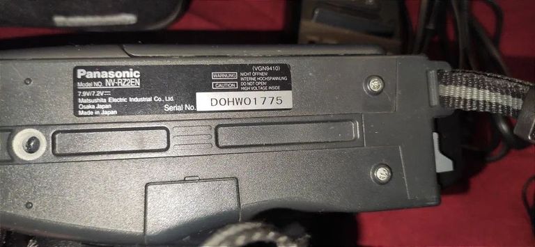 Дешиво Видеокамера Panasonic NV-RZ2EN с ломбарда