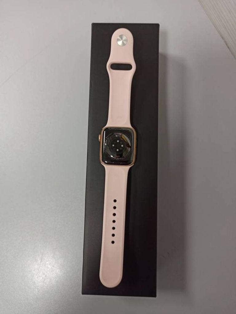 Apple watch series 5 44mm aluminum case