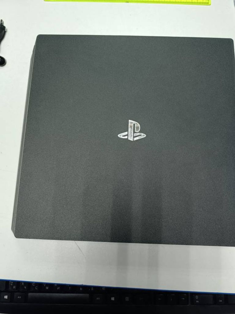 Sony ps 4 pro cuh-7208b 1tb