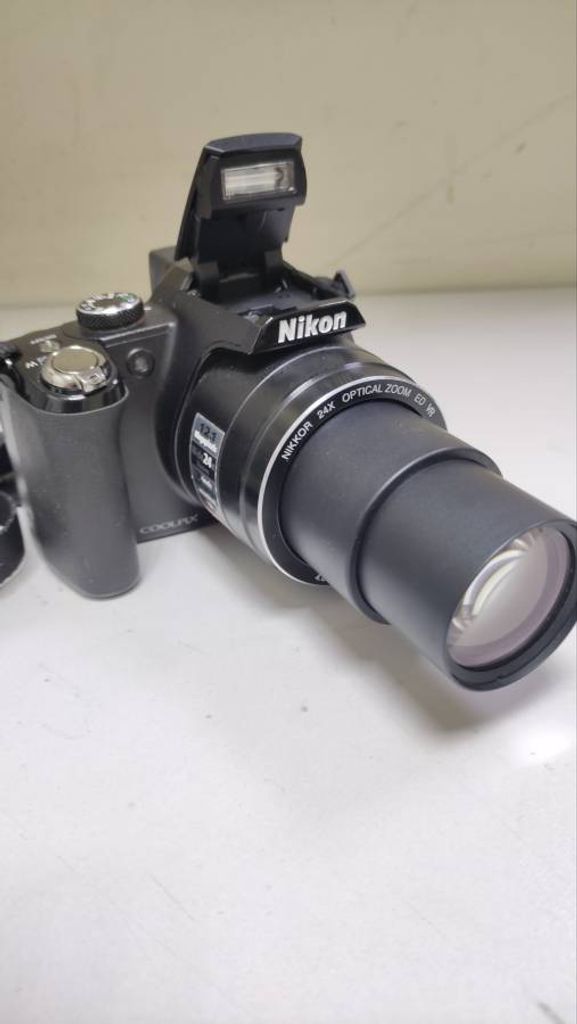 Nikon coolpix p90 zoom 24x ed vr 12.1mp f/2.8-5.0