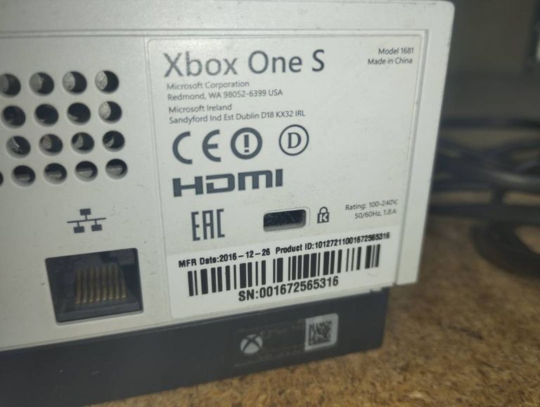 Microsoft Xbox One S 1TB