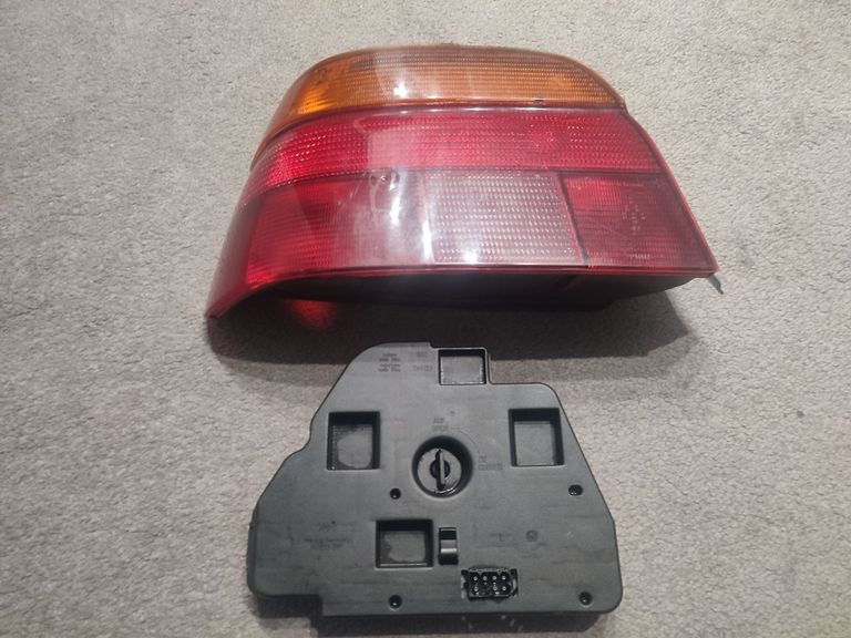 Купити Оригінальний задній ліхтар hella лівий bmw e39  Б/У