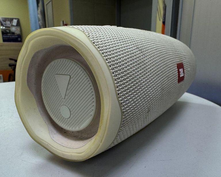 Дешево Jbl charge 4 з ломбарду
