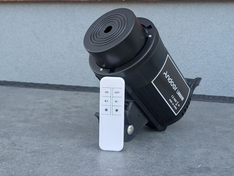 Объявление Портативне світлодіодне світло Andoer LM60W 60 Вт, студійний відеофільтр 5600K з регульованою яскравістю, кріплення Bowens, безп Б/У