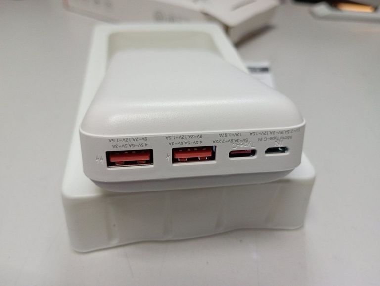 Дешиво Xo pr188 2usb+type-c qc&pd3.0 22.5w 20000mah с ломбарда