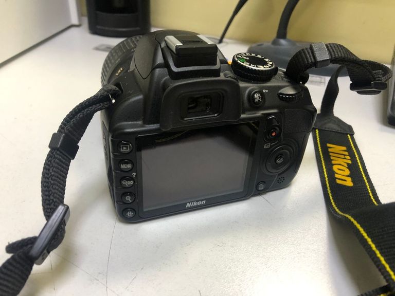 Дешево Nikon d3100 kit / af-s nikkor 18-55mm f:3,5-5,6g vr dx з ломбарду