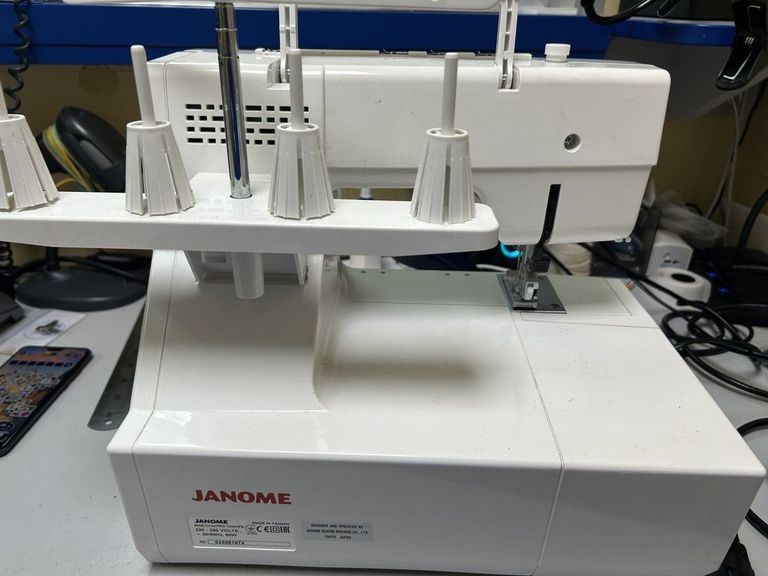 Дешево Janome Cover Pro 7000CPS з ломбарду