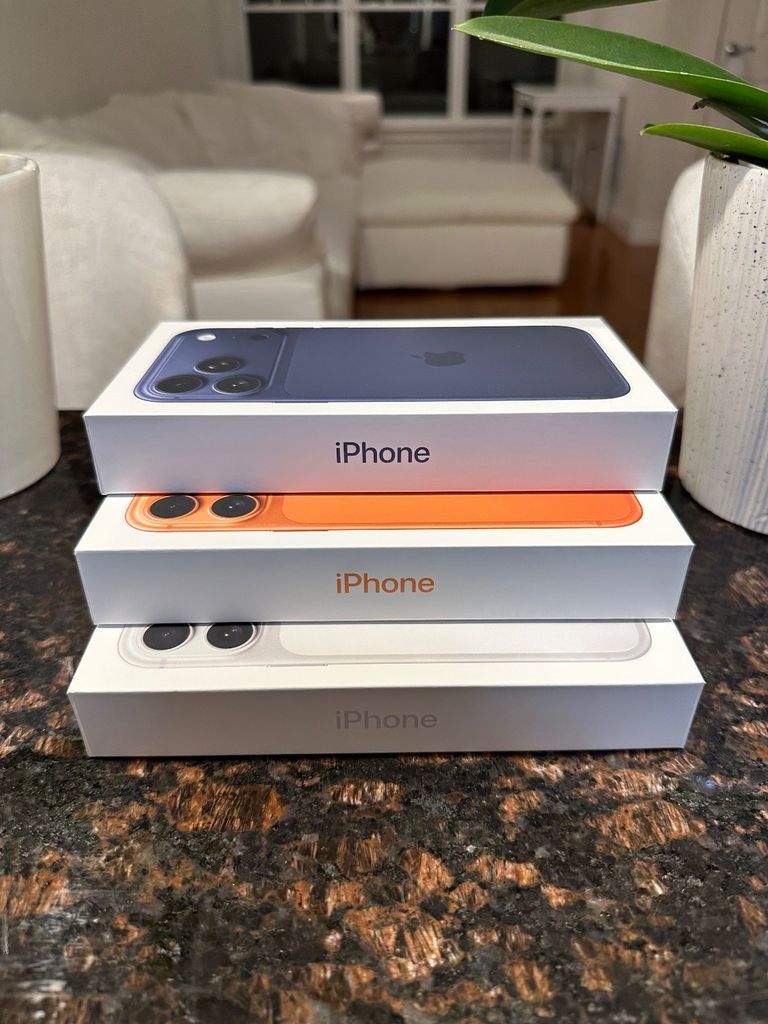 Дешево Apple iPhone 17 Pro Max 2TB Dual SIM Cosmic Orange (MG0G4) з ломбарду