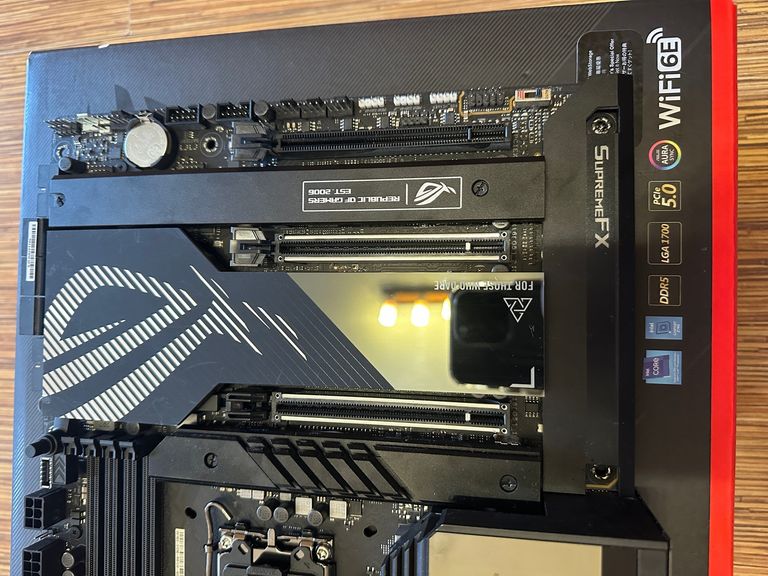 Дешиво Asus ROG MAXIMUS Z790 HERO с ломбарда