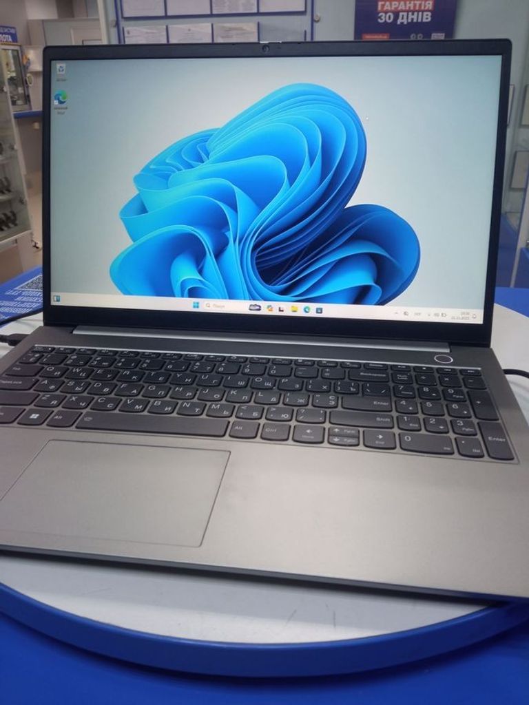 Купить Lenovo 16/core i5-1235u ddr5/8gb ddr4/hdd *відсутній/ssd 200 gb/*інтегрована Б/У