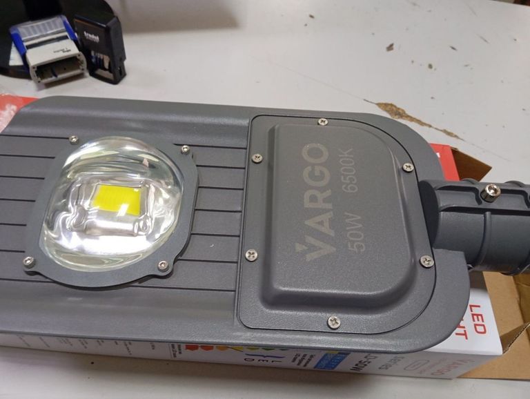 Купити Vargo 50w 6500k Б/У