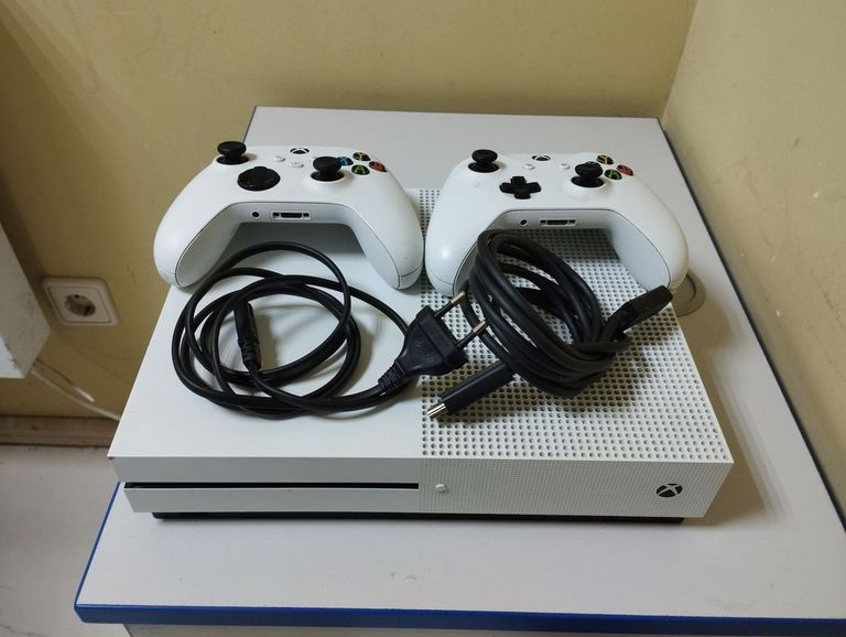 Объявление Microsoft xbox one x 500gb Б/У