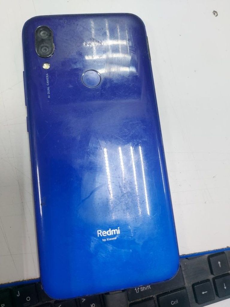 Купити Xiaomi Redmi 7 3/32GB Black Б/У