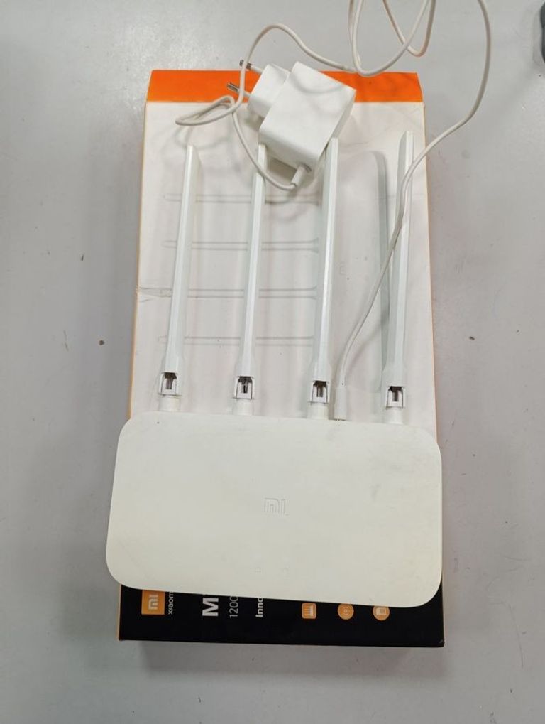 Объявление Xiaomi Mi WiFi Router 4A Gigabit Edition Global Version (DVB4224GL) Б/У