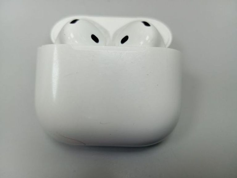 Оголошення Apple airpods 4 with active noise cancellation Б/У