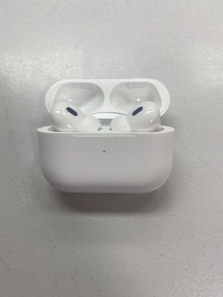 Купити Apple airpods pro 2nd generation with magsafe charging case usb-c Б/У