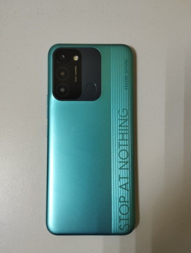 Дешиво Tecno spark 8c kg5n 4/64gb с ломбарда