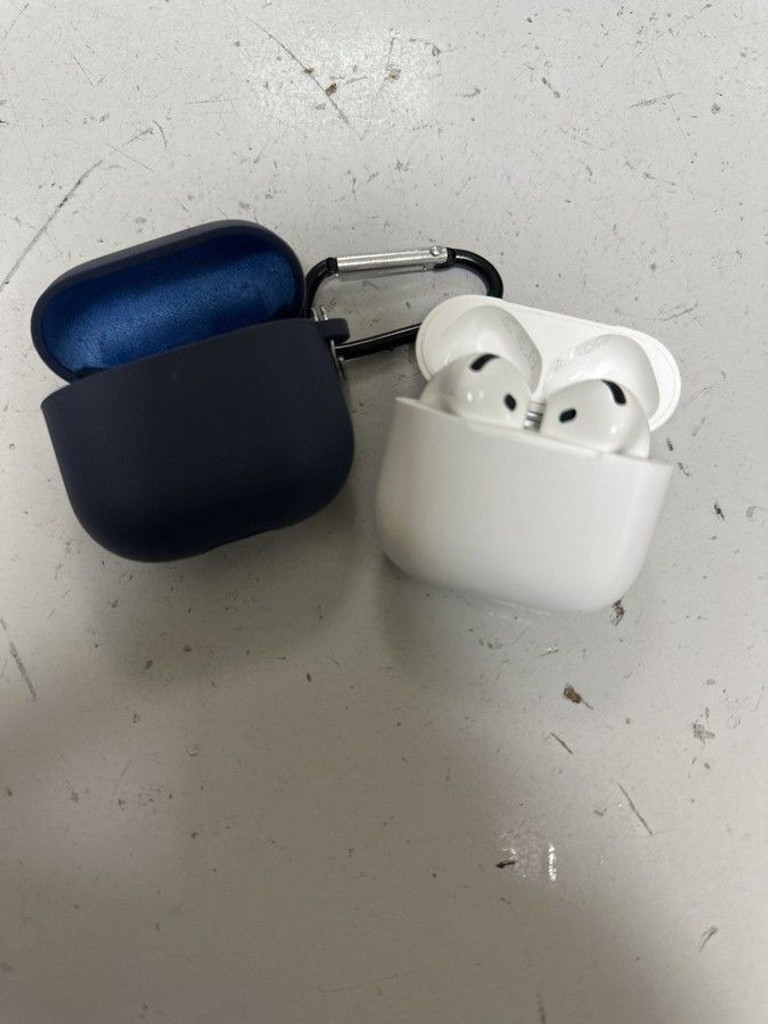 Дешево Apple airpods 4 з ломбарду