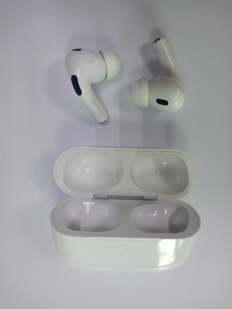 Дешево Apple airpods pro 2nd generation with magsafe charging case usb-c з ломбарду