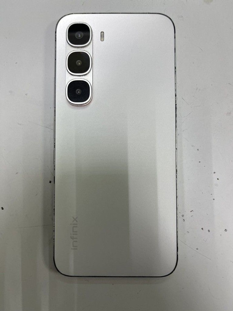 Дешево Infinix HOT 60 Pro+ 8/256GB Titanium Silver з ломбарду
