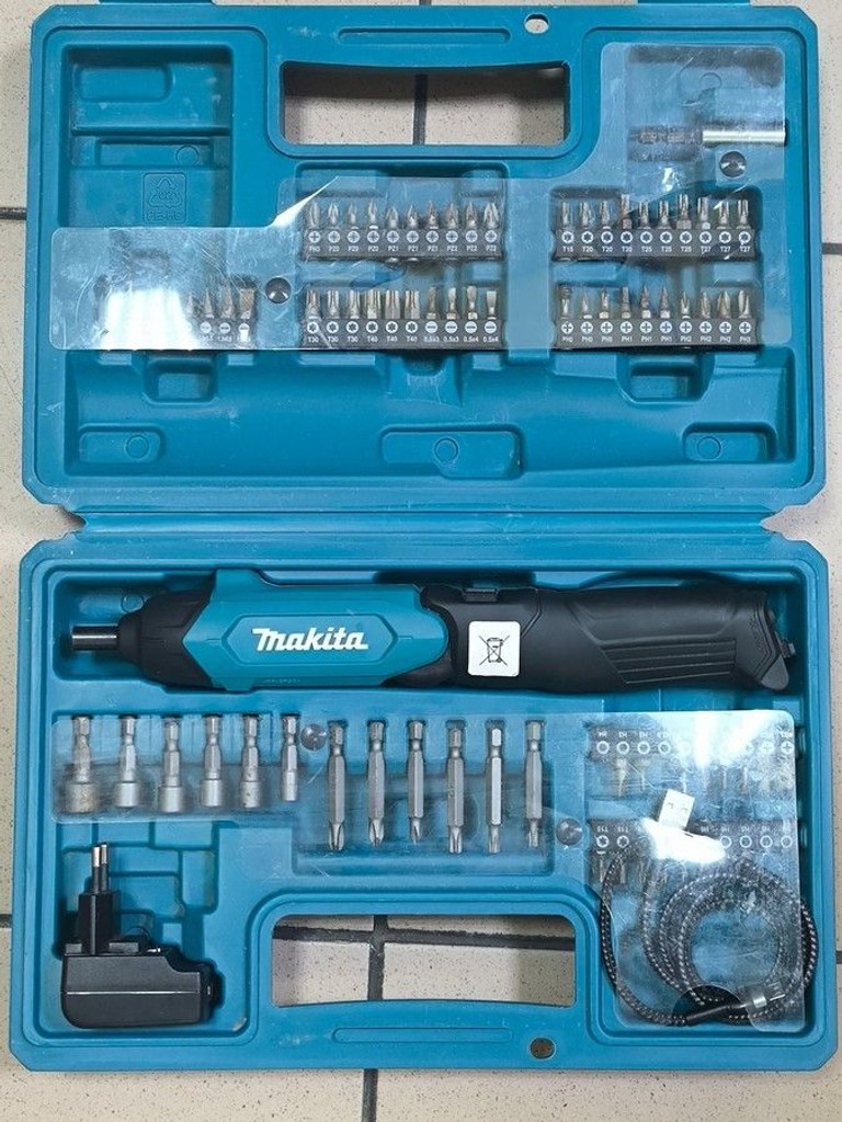 Купити Makita DF001DW Б/У