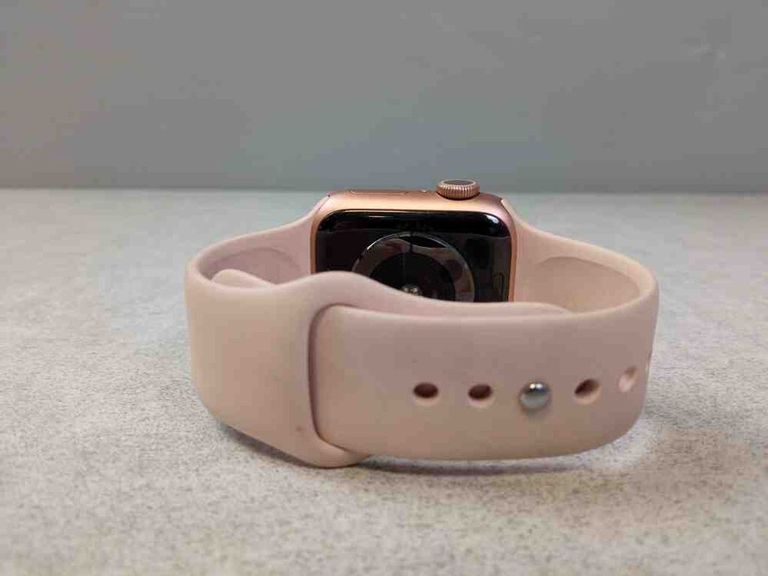 Оголошення Apple Watch Series 5 GPS 40mm Gold Aluminum w. Pink Sand b.- Gold Aluminum (MWV72) Б/У