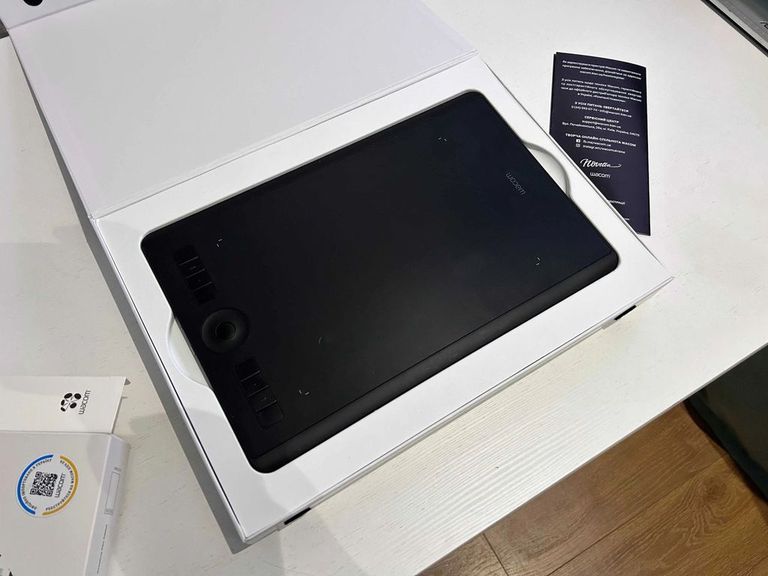Купити Графічний планшет Wacom Intuos Pro M (PTH-660-N) Б/У
