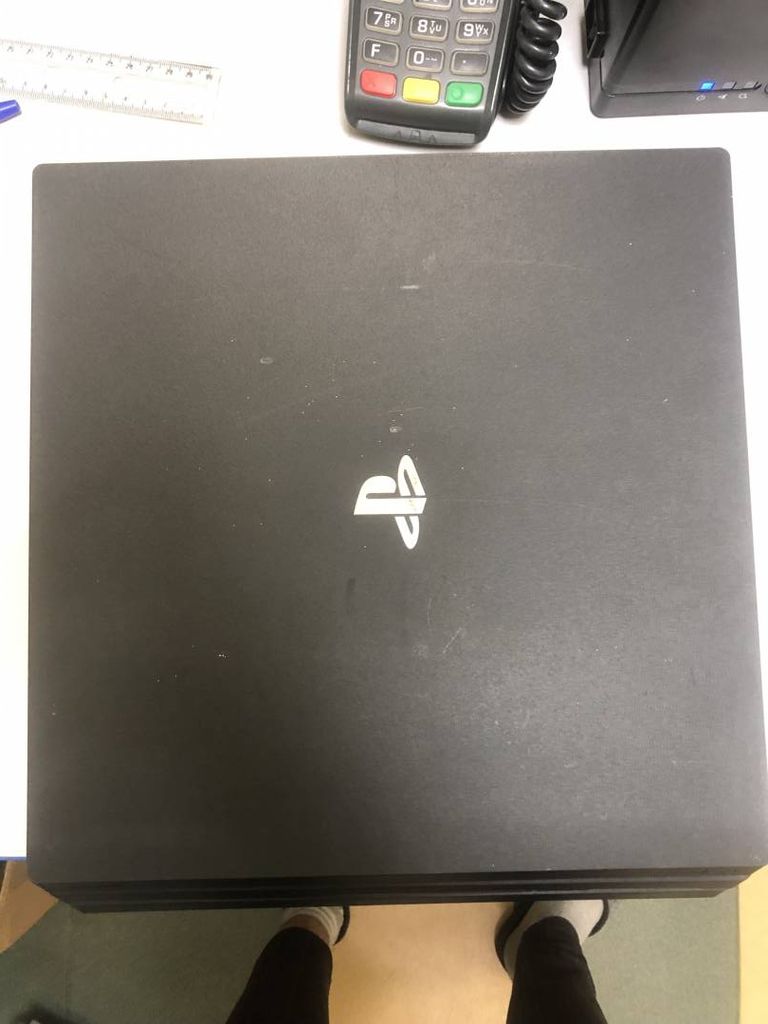 Sony playstation 4 pro 1tb