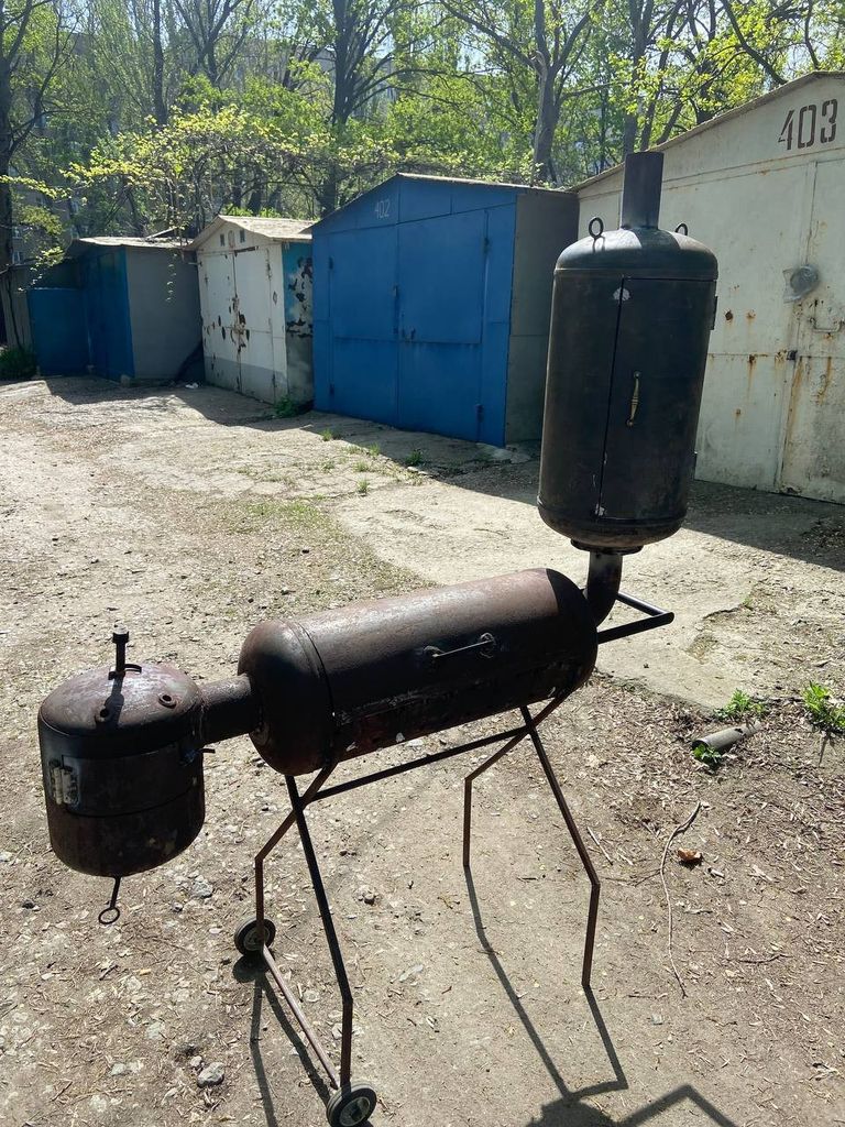 Дешево мангал-коптильню з ломбарду