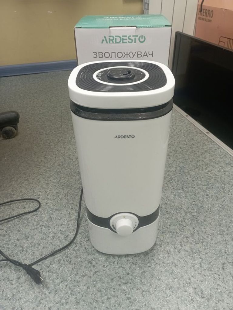 Купити Ardesto USH-M-BTN-4L-W Б/У