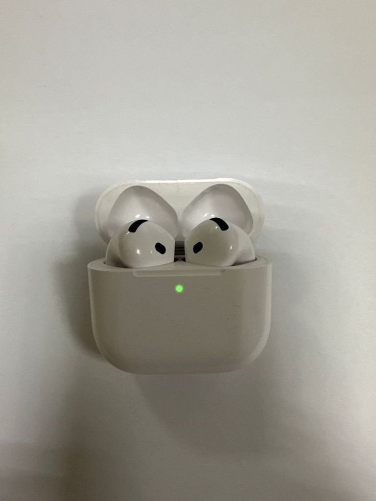 Дешево Apple airpods 4 with active noise cancellation з ломбарду
