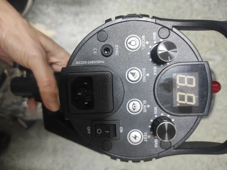 Дешиво Godox de-300 с ломбарда