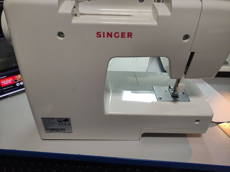 Дешево Singer Simple 3223 з ломбарду