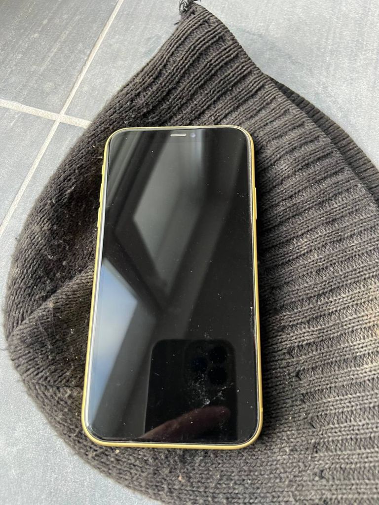 Купити Apple iPhone 11 128GB Dual Sim Yellow (MWNC2) Б/У