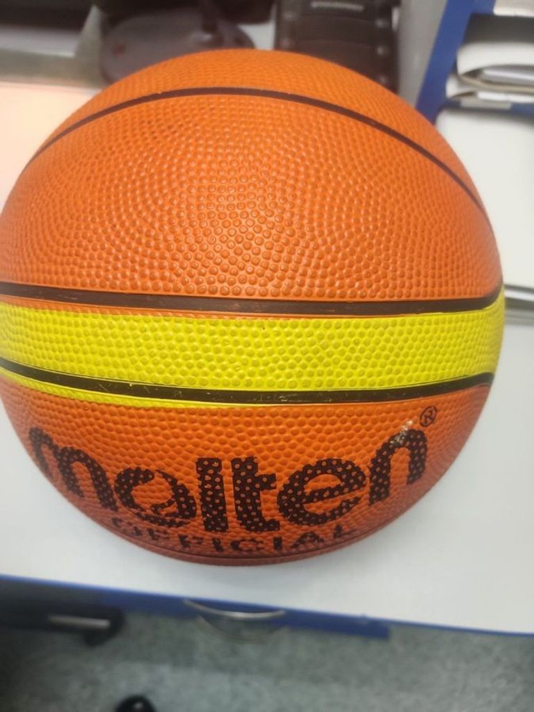 Дешево Molten basic з ломбарду