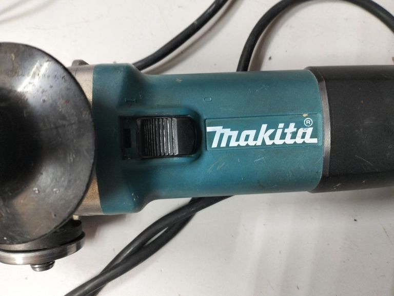 Купити Makita 9558nbr Б/У