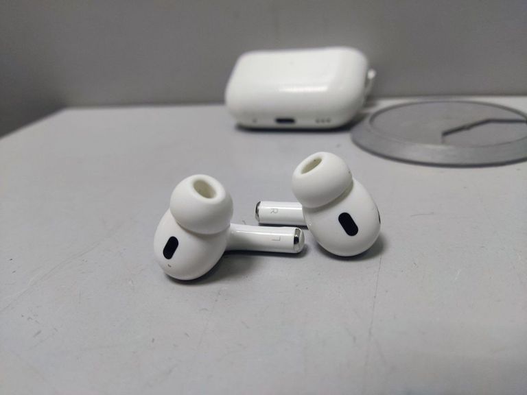 Дешиво Apple airpods pro 2nd generation with magsafe charging case usb-c с ломбарда