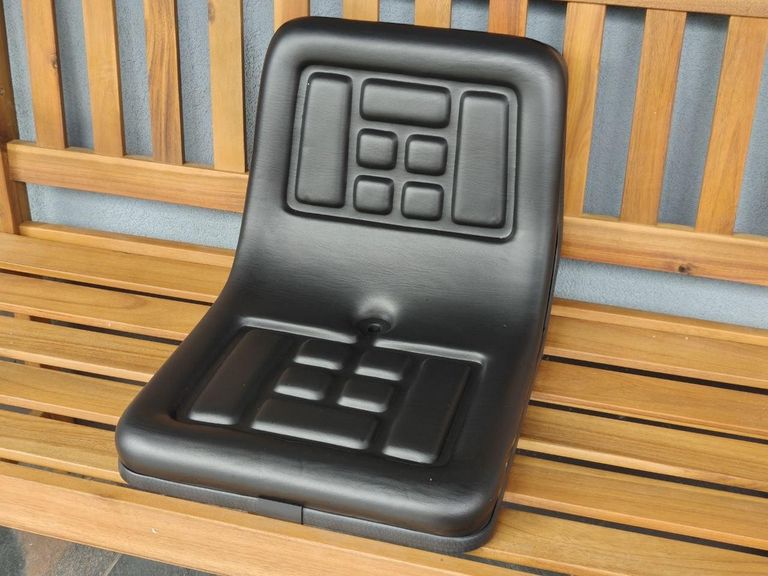 Купити для техніки — це надійне та зручне рішення для встановлення на трактори, газонокосарки, навантажувачі, тощо. Б/У