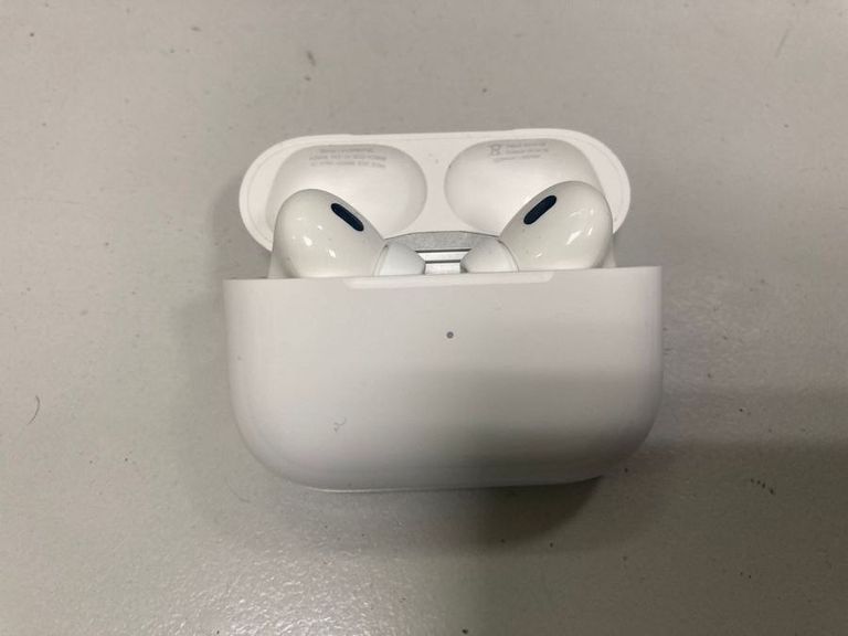 Оголошення Apple airpods pro 2nd generation with magsafe charging case usb-c Б/У